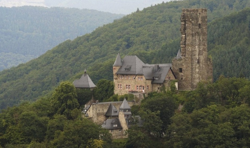 Жизнь на широкую ногу. Восемь старинных замков Европы по цене от €1,9 млн 7 Жизнь на широкую ногу. Восемь старинных замков Европы по цене от €1,9 млн 7