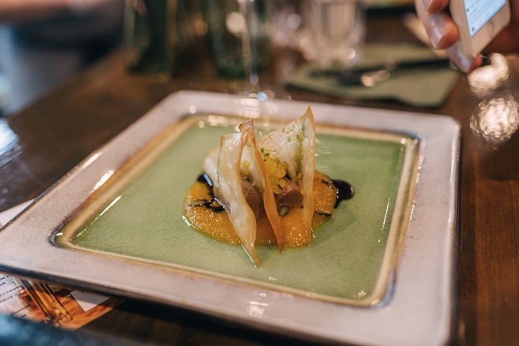 Ни стейков, ни овощей, ни культуры. Егор Уваров о ресторанном бизнесе в Нижнем Новгороде
7 Ни стейков, ни овощей, ни культуры. Егор Уваров о ресторанном бизнесе в Нижнем Новгороде
7