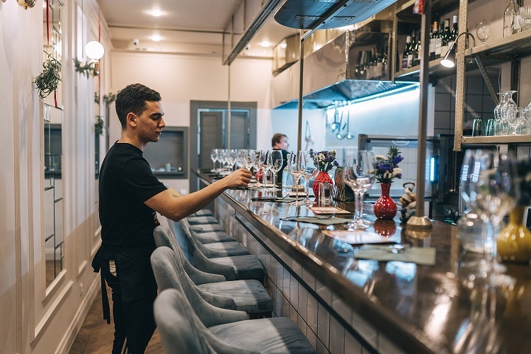 Ни стейков, ни овощей, ни культуры. Егор Уваров о ресторанном бизнесе в Нижнем Новгороде
5 Ни стейков, ни овощей, ни культуры. Егор Уваров о ресторанном бизнесе в Нижнем Новгороде
5