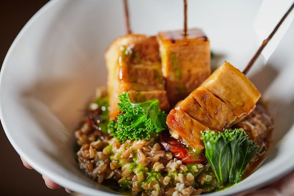 «Био и органика — это вранье. Просто маркетинговый ход». Шеф-повар о ресторанных трендах
1 «Био и органика — это вранье. Просто маркетинговый ход». Шеф-повар о ресторанных трендах
1