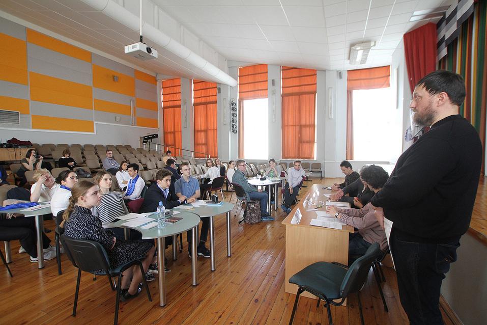 «Нужно закрыть Макдональдс в ответ на санкции США». О чем спорят школьники Урала 10 «Нужно закрыть Макдональдс в ответ на санкции США». О чем спорят школьники Урала 10