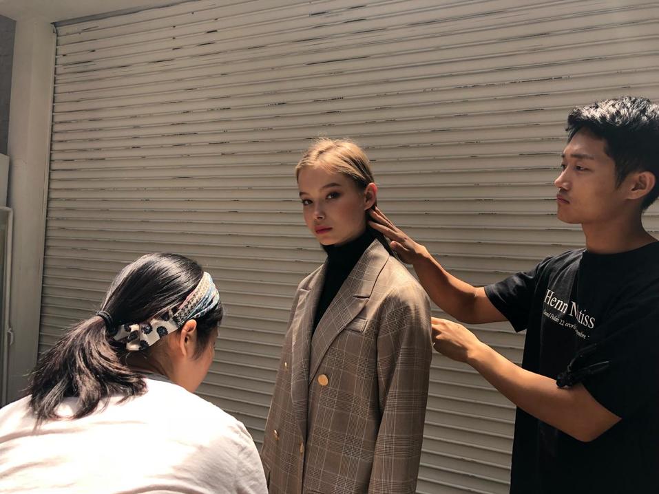 «Звучит смешно, но это — ужас»: модель Лиза Тебенева — о работе за границей 2 «Звучит смешно, но это — ужас»: модель Лиза Тебенева — о работе за границей 2