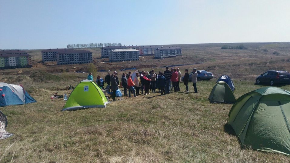 Дальше — только голодовка. Дольщики ЖК «Новинки» открыли протестный палаточный лагерь 2 Дальше — только голодовка. Дольщики ЖК «Новинки» открыли протестный палаточный лагерь 2