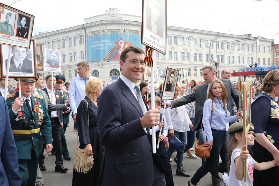 Более 35 тыс. нижегородцев приняли участие в шествии «Бессмертного полка» — ФОТО 3 Более 35 тыс. нижегородцев приняли участие в шествии «Бессмертного полка» — ФОТО 3