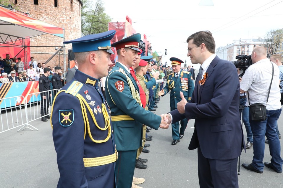 Более 35 тыс. нижегородцев приняли участие в шествии «Бессмертного полка» — ФОТО 4 Более 35 тыс. нижегородцев приняли участие в шествии «Бессмертного полка» — ФОТО 4