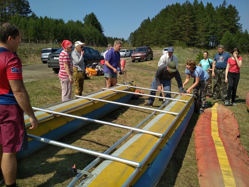 Сборка шестиместного катамарана Сборка шестиместного катамарана