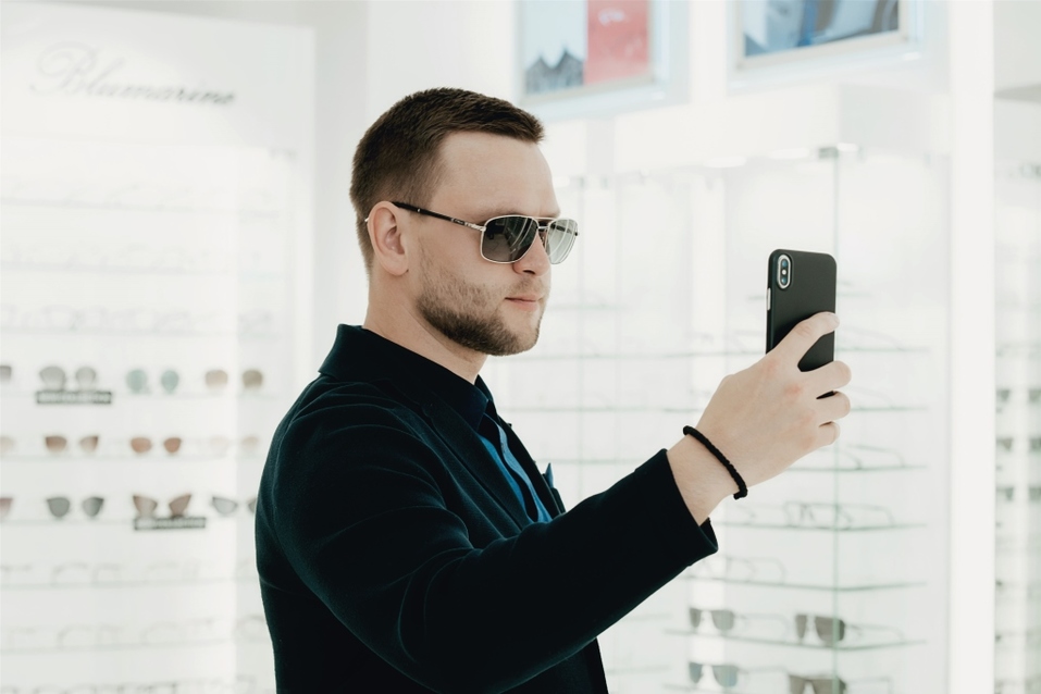 Иван Зубарев: «Обычно покупаю очки в Европе. Удивлен, что и в Екатеринбурге есть выбор» 9 Иван Зубарев: «Обычно покупаю очки в Европе. Удивлен, что и в Екатеринбурге есть выбор» 9