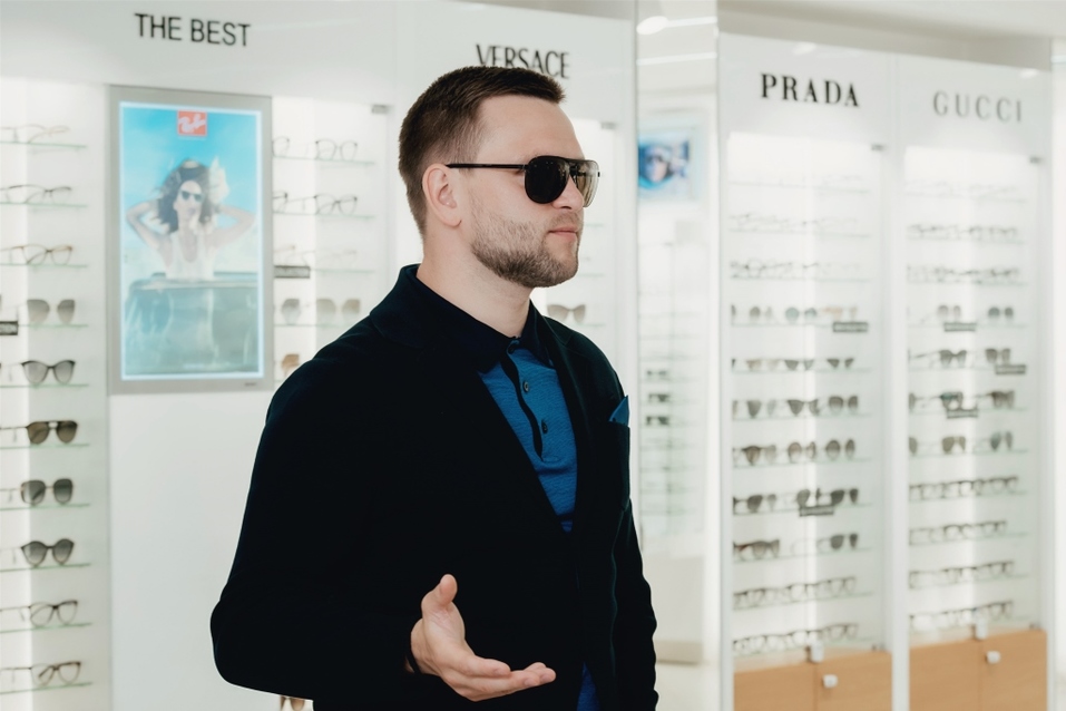 Иван Зубарев: «Обычно покупаю очки в Европе. Удивлен, что и в Екатеринбурге есть выбор» 16 Иван Зубарев: «Обычно покупаю очки в Европе. Удивлен, что и в Екатеринбурге есть выбор» 16