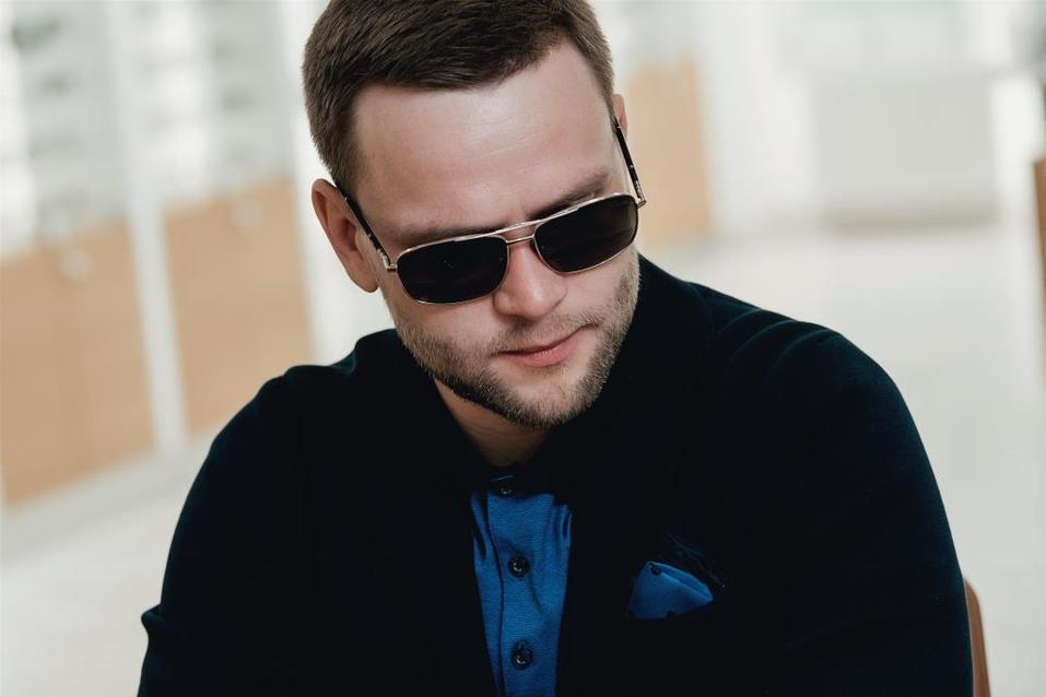 Иван Зубарев: «Обычно покупаю очки в Европе. Удивлен, что и в Екатеринбурге есть выбор» 20 Иван Зубарев: «Обычно покупаю очки в Европе. Удивлен, что и в Екатеринбурге есть выбор» 20