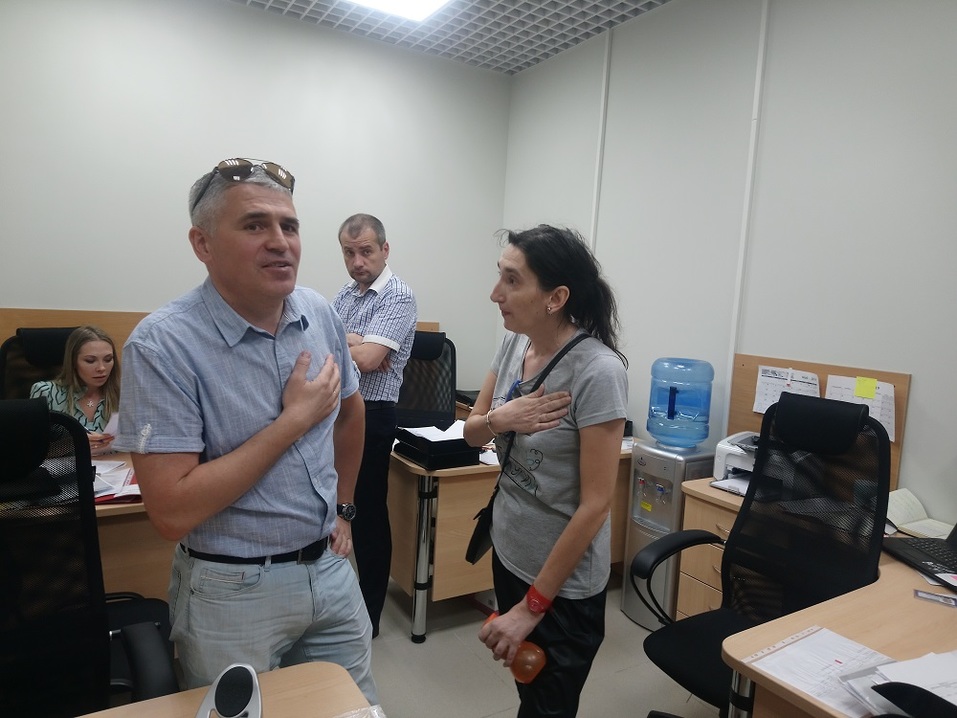 "Положа руку на сердце, скажите, вы бы купили квартиру в нашем доме?" "Положа руку на сердце, скажите, вы бы купили квартиру в нашем доме?"