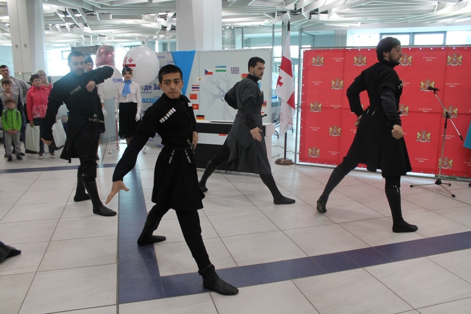 «Лайнер пробежал, как по судьбе». S7 Airlines запустила полеты из Новосибирска в Батуми 2 «Лайнер пробежал, как по судьбе». S7 Airlines запустила полеты из Новосибирска в Батуми 2