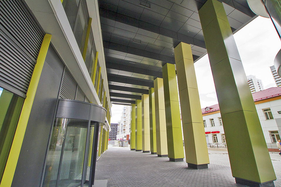 Вход в ЖК — с пешеходной зоны, которая идет от детской клиники УГМК-Здоровье до Гринвича Вход в ЖК — с пешеходной зоны, которая идет от детской клиники УГМК-Здоровье до Гринвича