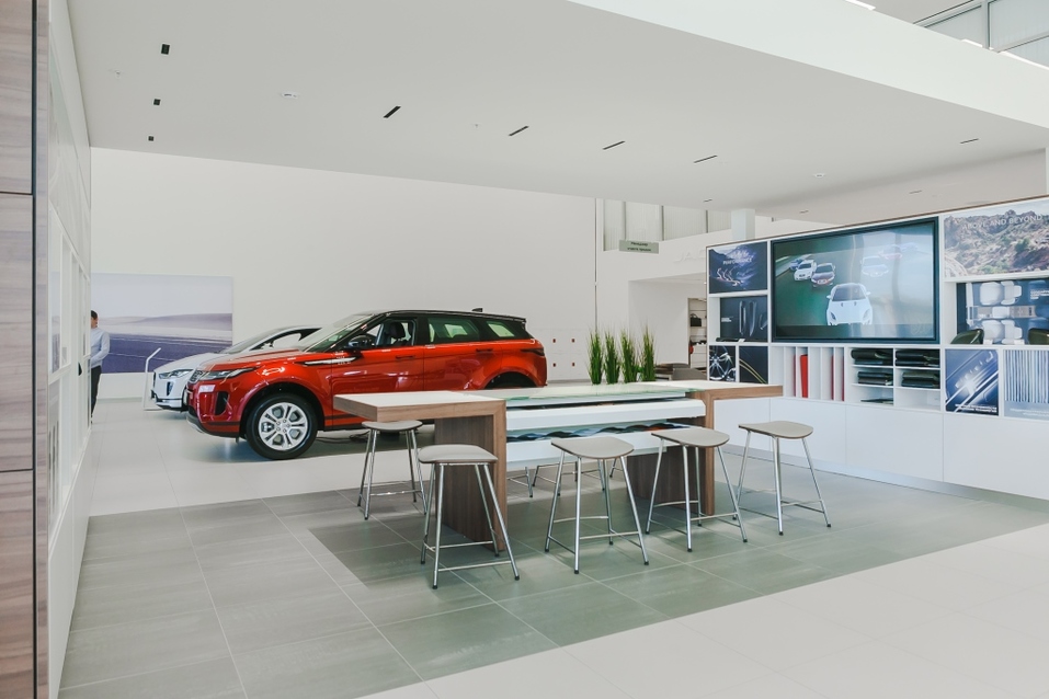 ААА Моторс открыла в центре Ростова обновленный дилерский центр Jaguar Land Rover 3 ААА Моторс открыла в центре Ростова обновленный дилерский центр Jaguar Land Rover 3