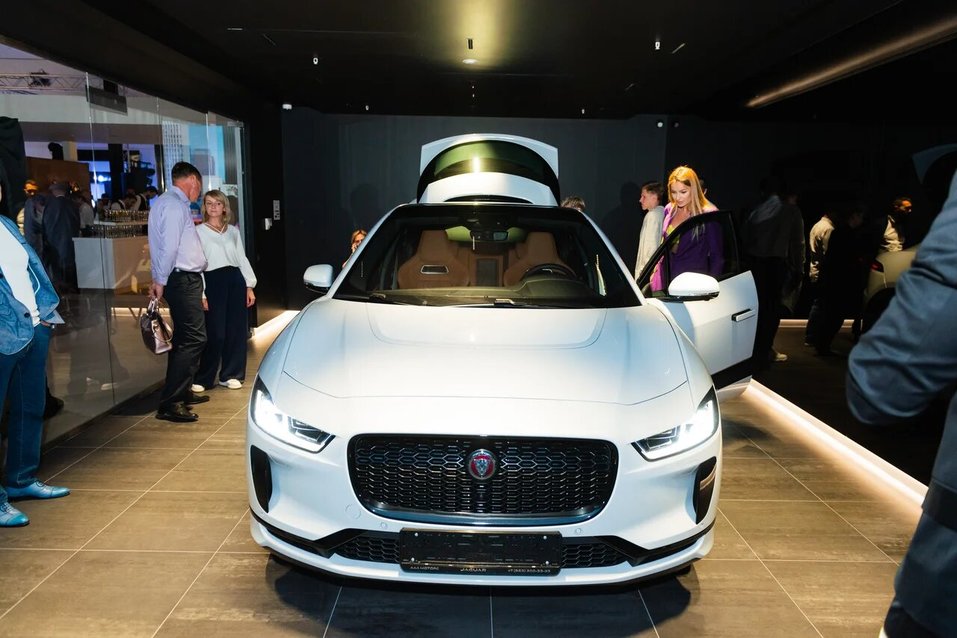 ААА Моторс открыла в центре Ростова обновленный дилерский центр Jaguar Land Rover 5 ААА Моторс открыла в центре Ростова обновленный дилерский центр Jaguar Land Rover 5