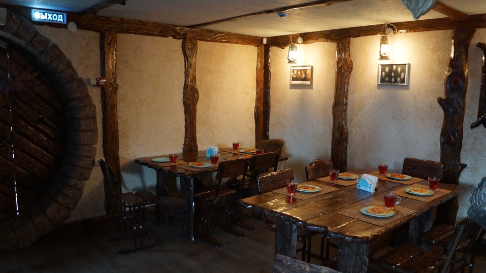 Под Челябинском построили домик хоббита, где будут угощать «закуской гнома»
1 Под Челябинском построили домик хоббита, где будут угощать «закуской гнома»
1