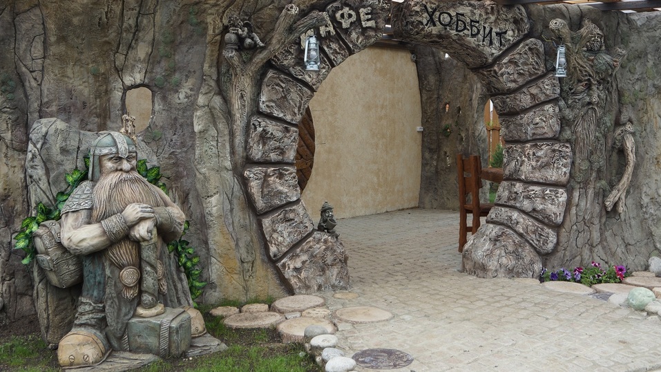 Под Челябинском построили домик хоббита, где будут угощать «закуской гнома»
2 Под Челябинском построили домик хоббита, где будут угощать «закуской гнома»
2