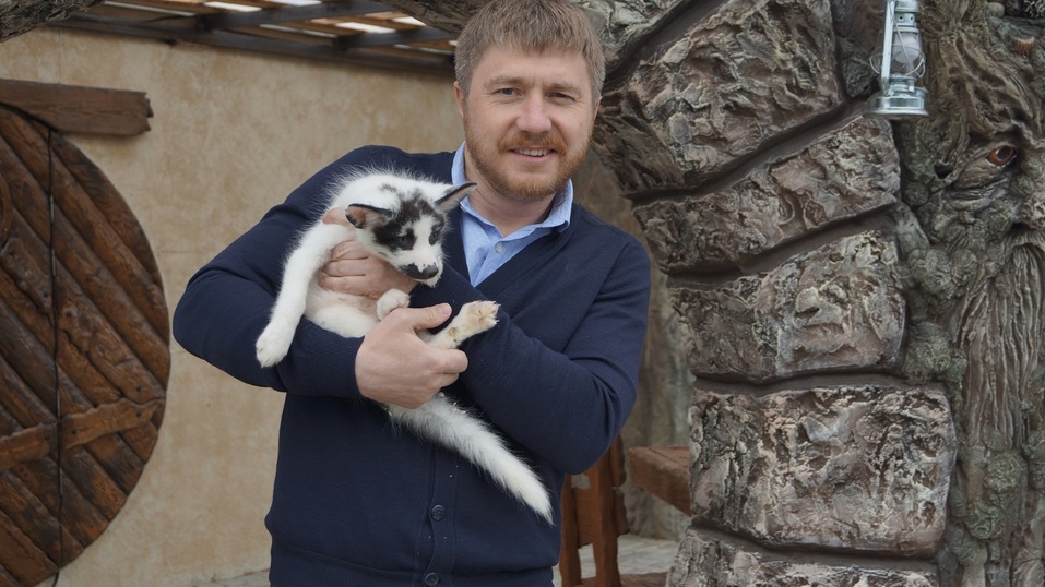 Под Челябинском построили домик хоббита, где будут угощать «закуской гнома»
4 Под Челябинском построили домик хоббита, где будут угощать «закуской гнома»
4