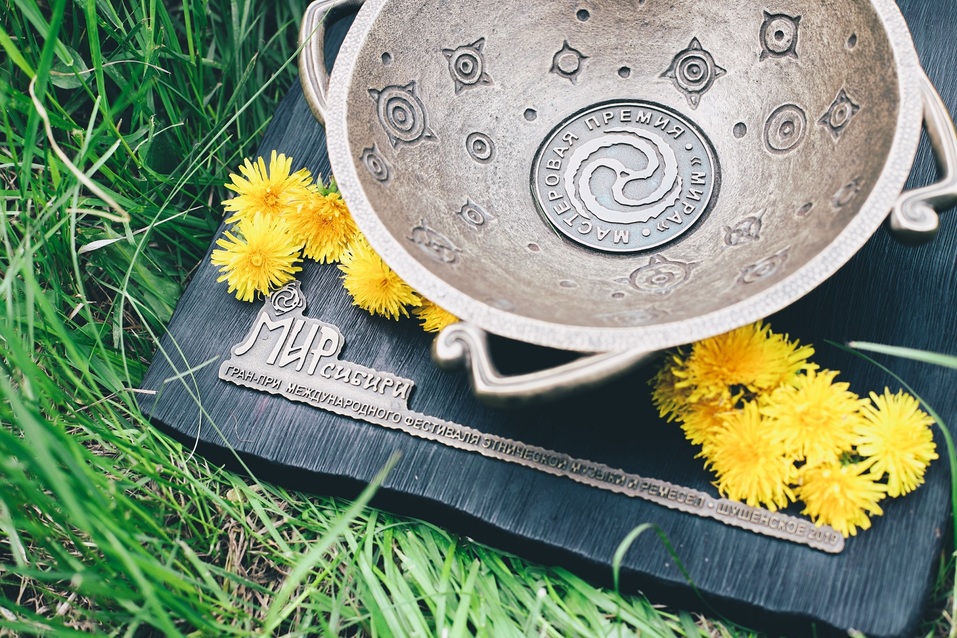 Готовы главные символы Международного фестиваля этнической музыки и ремесел «МИР Сибири» 1 Готовы главные символы Международного фестиваля этнической музыки и ремесел «МИР Сибири» 1