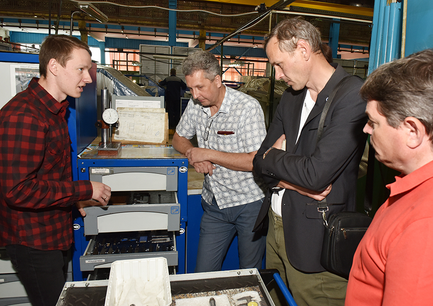 На АПЗ - за эффективностью. Предприятие делится опытом Бережливого производства 1 На АПЗ - за эффективностью. Предприятие делится опытом Бережливого производства 1