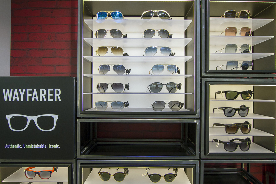 Третий в России: в Екатеринбурге появился фирменный корнер Ray-Ban 1 Третий в России: в Екатеринбурге появился фирменный корнер Ray-Ban 1