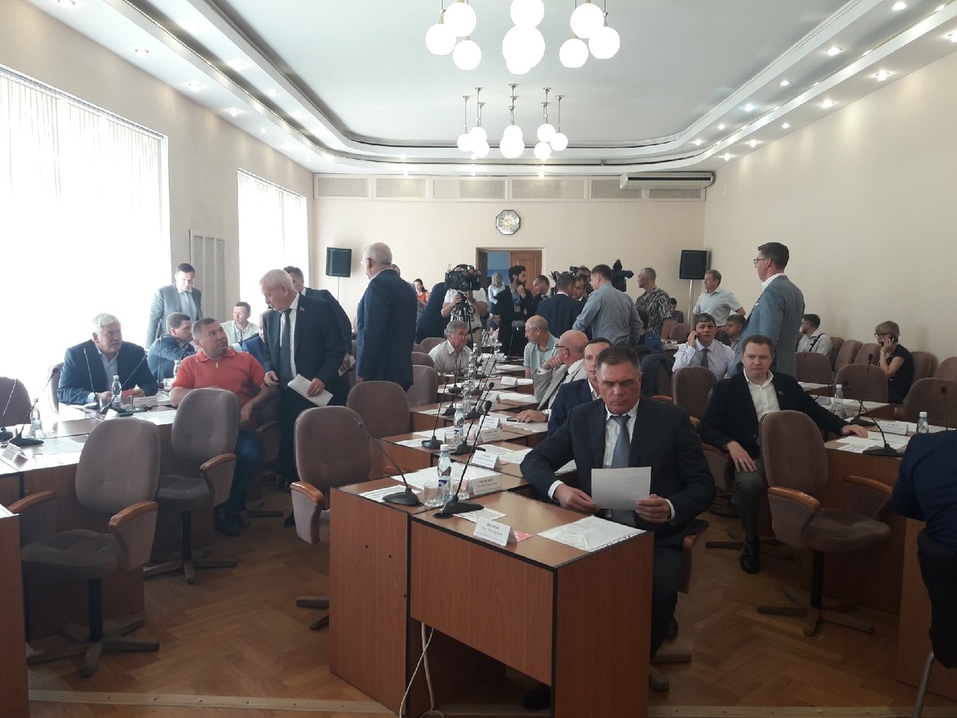 Текслер приехал в Гордуму и рекомендует нового мэра Челябинска. ФОТО 2 Текслер приехал в Гордуму и рекомендует нового мэра Челябинска. ФОТО 2