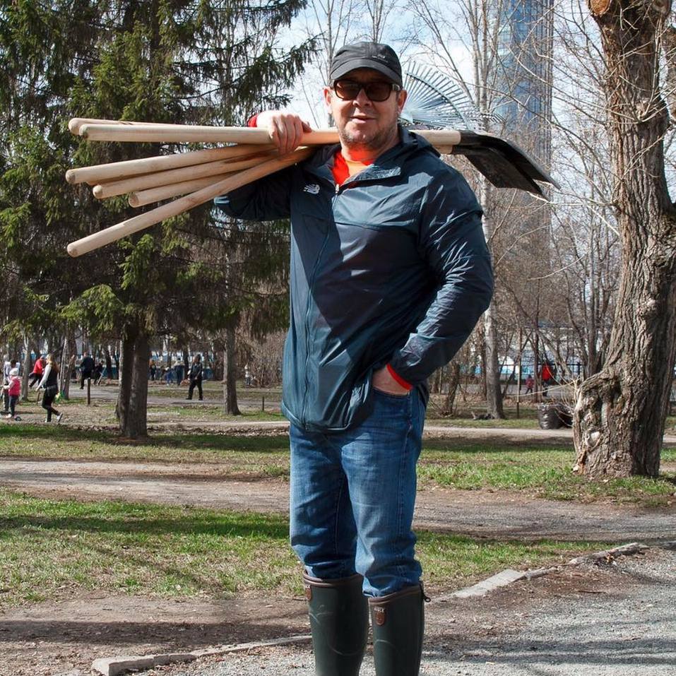 Леонид Гункевич на субботнике Леонид Гункевич на субботнике