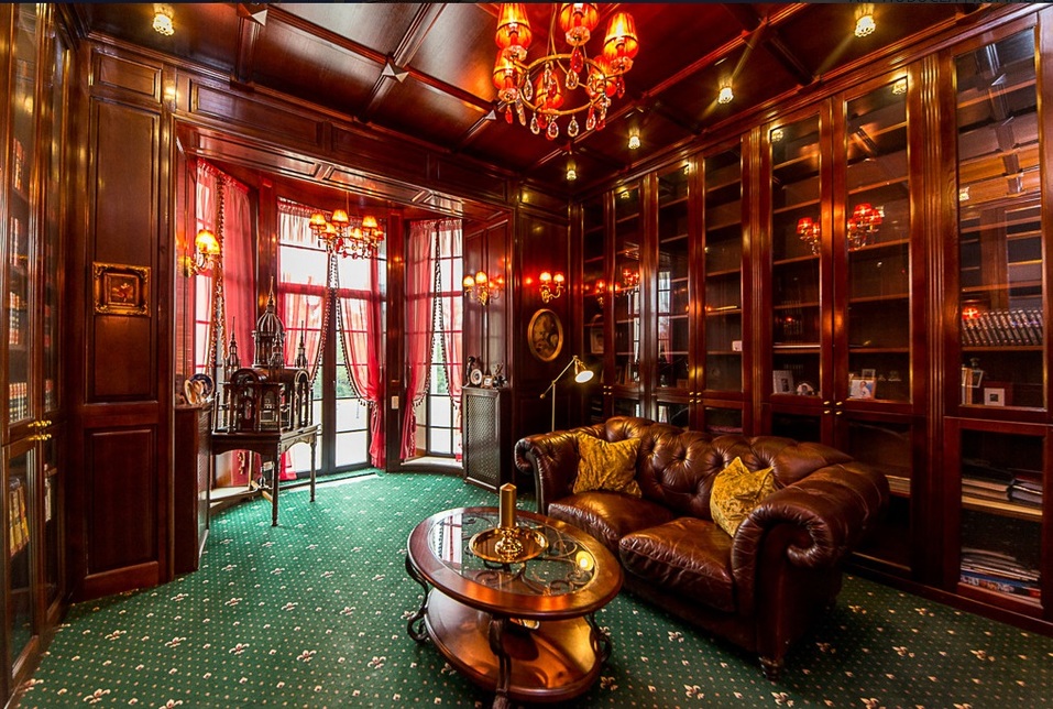 «Понастроили, теперь продают». В Екатеринбурге выставили на продажу рекордно дорогой дом 2 «Понастроили, теперь продают». В Екатеринбурге выставили на продажу рекордно дорогой дом 2