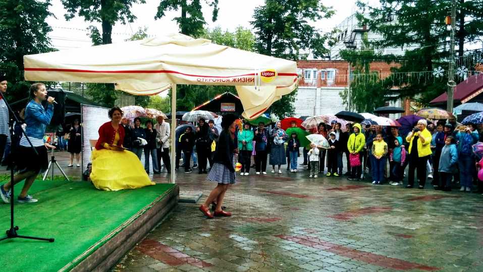 Французским песням и танцам научили нижегородцев на фестивале «Сормовский Монмартр» 1 Французским песням и танцам научили нижегородцев на фестивале «Сормовский Монмартр» 1