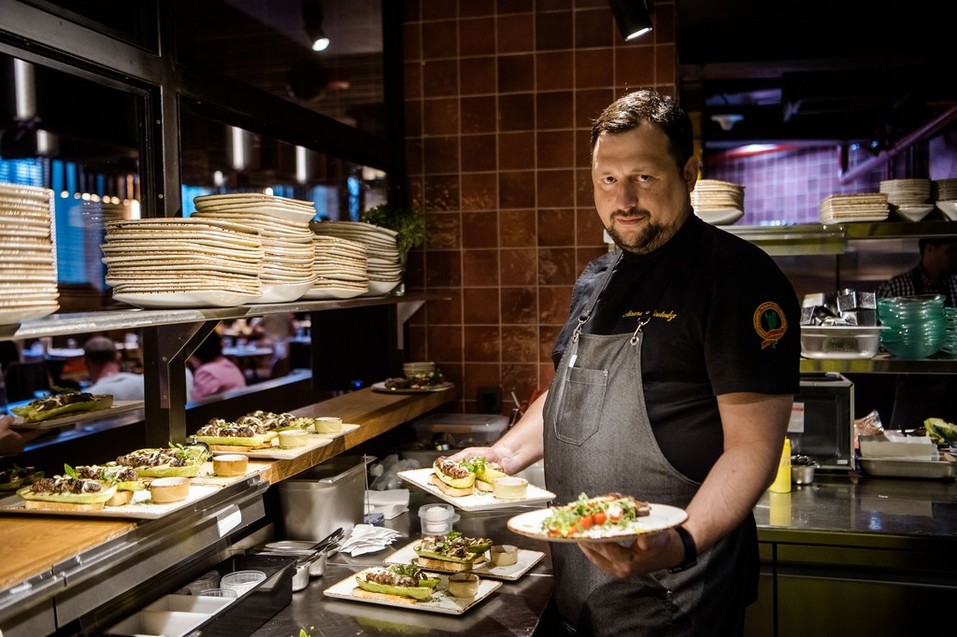 Шеф-повар ресторана Александр Миротадза Шеф-повар ресторана Александр Миротадза