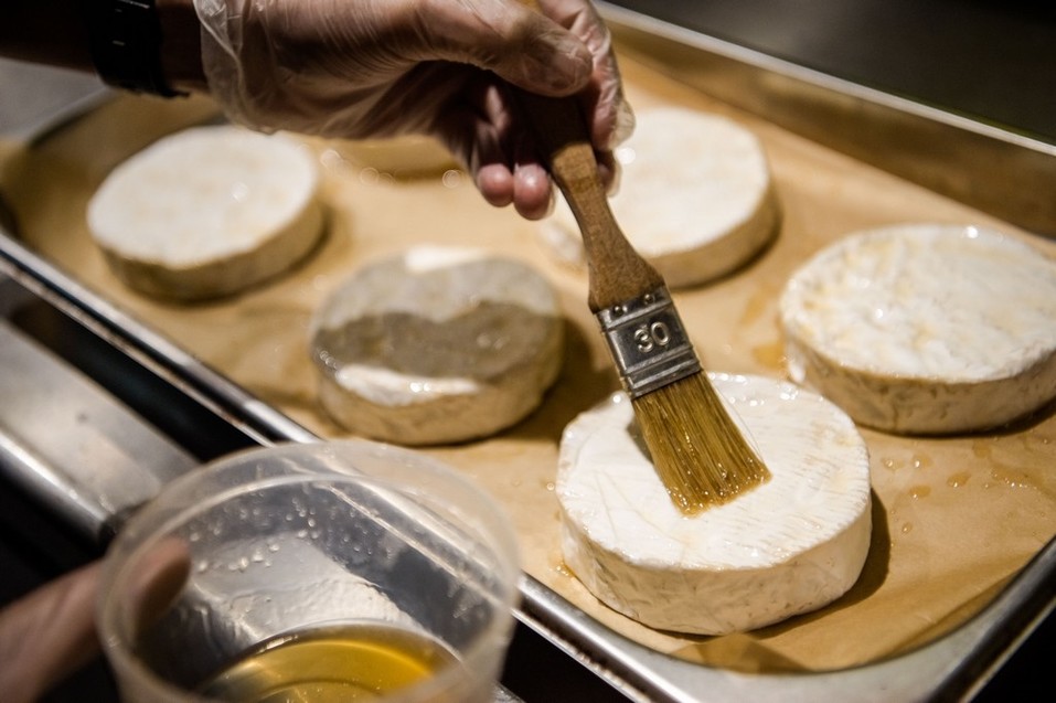 Запеченный камамбер Запеченный камамбер