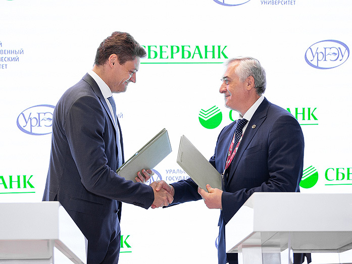 Владимир Черкашин: «Мы показали, что Сбербанк сегодня — уже больше, чем банк»
9 Владимир Черкашин: «Мы показали, что Сбербанк сегодня — уже больше, чем банк»
9