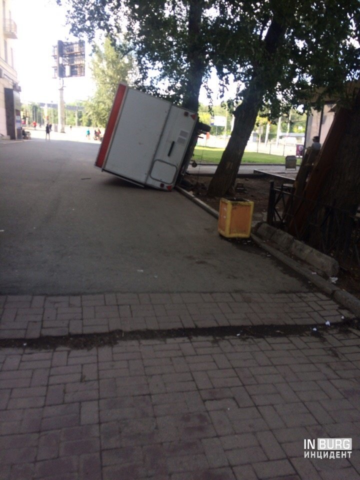 Перевернутый киоск Перевернутый киоск