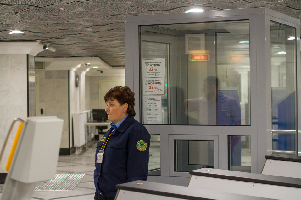 Контролер в метро Контролер в метро