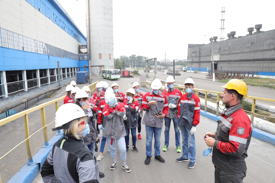 «Почувствуй себя индустриальным фотографом» — на КрАЗе прошёл мастер-класс по фотографии 3 «Почувствуй себя индустриальным фотографом» — на КрАЗе прошёл мастер-класс по фотографии 3
