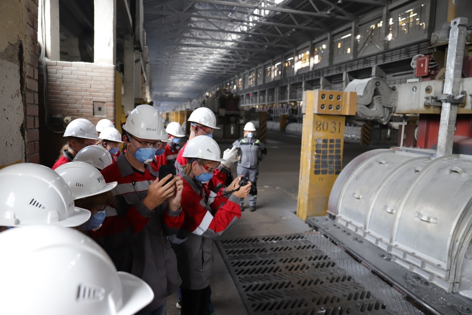 «Почувствуй себя индустриальным фотографом» — на КрАЗе прошёл мастер-класс по фотографии 4 «Почувствуй себя индустриальным фотографом» — на КрАЗе прошёл мастер-класс по фотографии 4