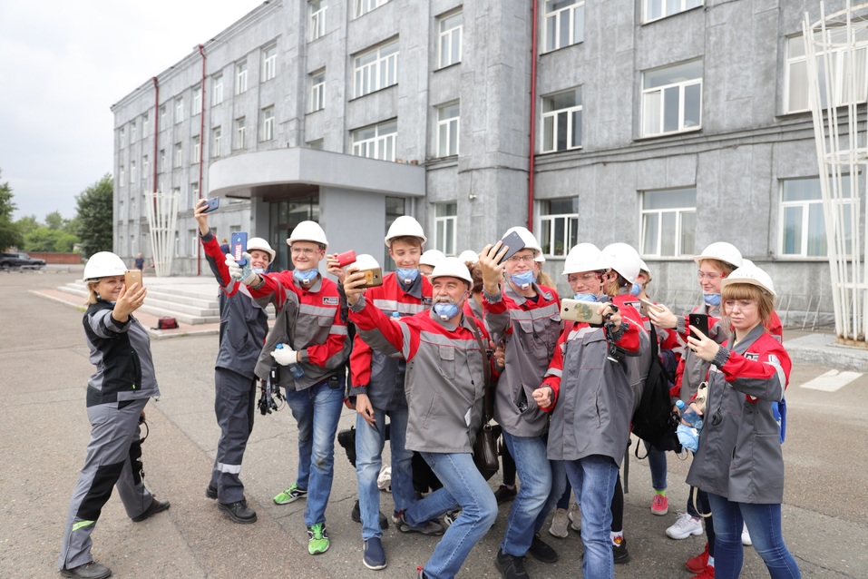 «Почувствуй себя индустриальным фотографом» — на КрАЗе прошёл мастер-класс по фотографии 16 «Почувствуй себя индустриальным фотографом» — на КрАЗе прошёл мастер-класс по фотографии 16