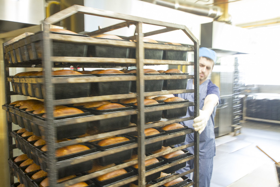 Вагонетка с готовым хлебом Вагонетка с готовым хлебом