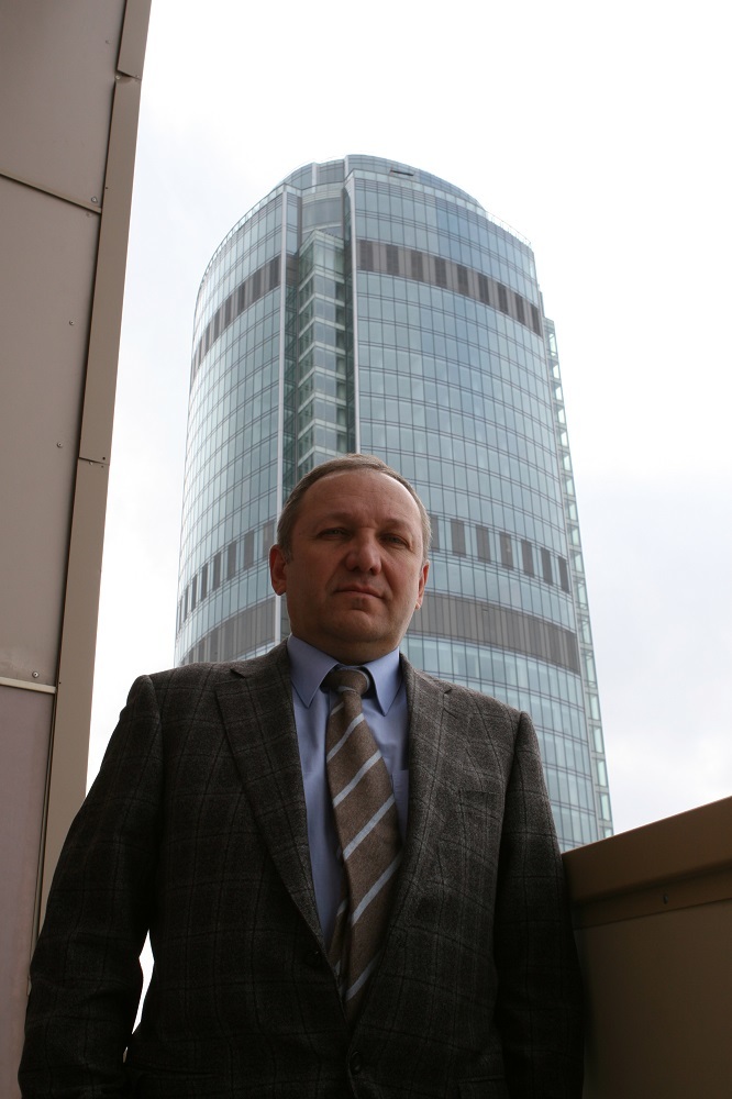 Андрей Гавриловский на фоне первого небоскреба Екатеринбурга Андрей Гавриловский на фоне первого небоскреба Екатеринбурга
