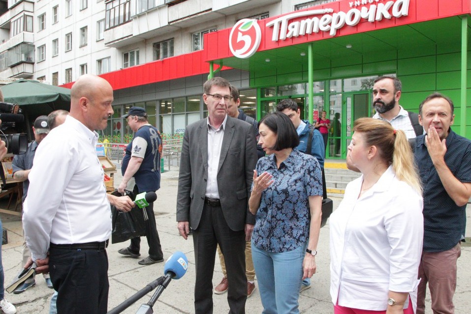 Мэрия должна помочь владельцам ларьков, которые хотят работать законно, уверен Барышев Мэрия должна помочь владельцам ларьков, которые хотят работать законно, уверен Барышев