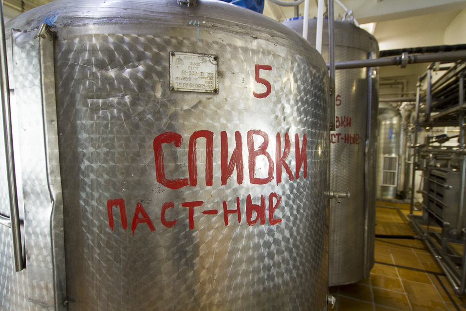 Емкости для разделения молока на сливки и обрат Емкости для разделения молока на сливки и обрат