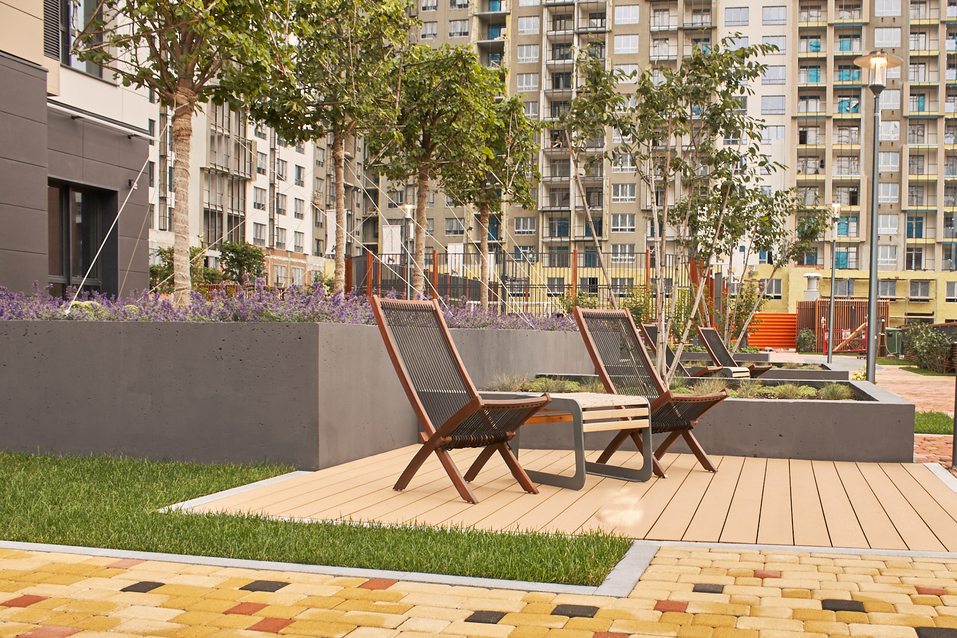 Двор в первой очереди домов бизнес-класс ЖК Макаровский Двор в первой очереди домов бизнес-класс ЖК Макаровский