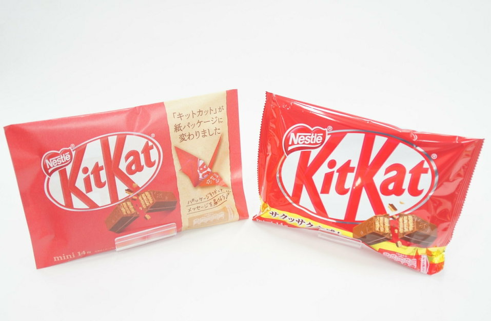 Бумажная и пластиковая упаковки KitKat