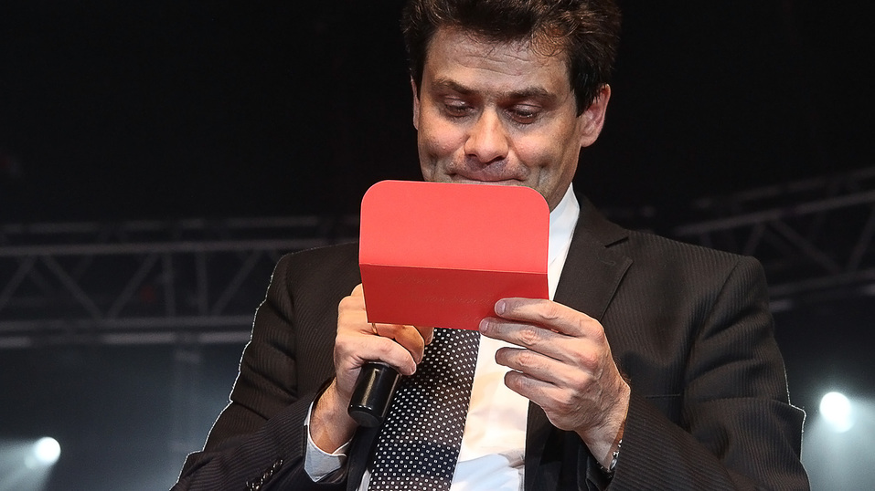 Александр Высокинский зачитывает имя новой Мисс Екатеринбург Александр Высокинский зачитывает имя новой Мисс Екатеринбург