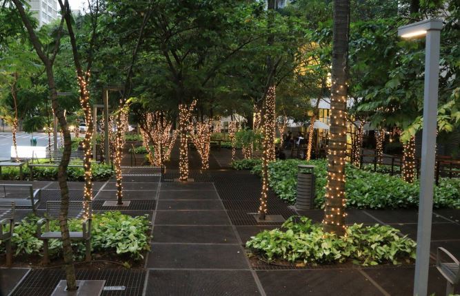 В Челябинске ТРК «Космос» разобьёт сквер за 35 млн. ФОТО 4 В Челябинске ТРК «Космос» разобьёт сквер за 35 млн. ФОТО 4