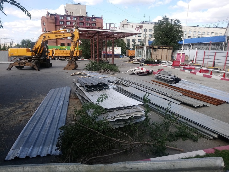 В центре Челябинска «Лукойл» закрывает свои заправки 1 В центре Челябинска «Лукойл» закрывает свои заправки 1