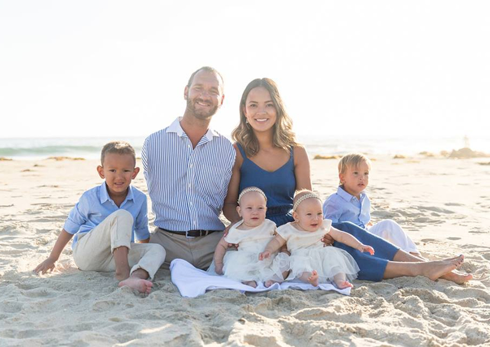 Вуйчич с семьей Вуйчич с семьей