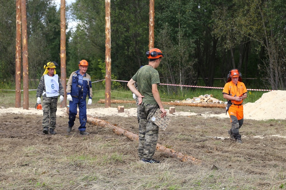 «Брутально, мужественно и красиво». Как лесорубы соревновались под Нижним Новгородом. ФOTO 7 «Брутально, мужественно и красиво». Как лесорубы соревновались под Нижним Новгородом. ФOTO 7