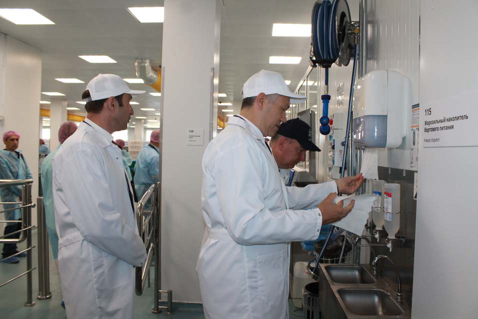 Аэропорт Толмачево запустил новую фабрику бортпитания на 16 тысяч рационов в сутки 7 Аэропорт Толмачево запустил новую фабрику бортпитания на 16 тысяч рационов в сутки 7