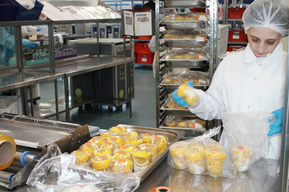 Аэропорт Толмачево запустил новую фабрику бортпитания на 16 тысяч рационов в сутки 11 Аэропорт Толмачево запустил новую фабрику бортпитания на 16 тысяч рационов в сутки 11