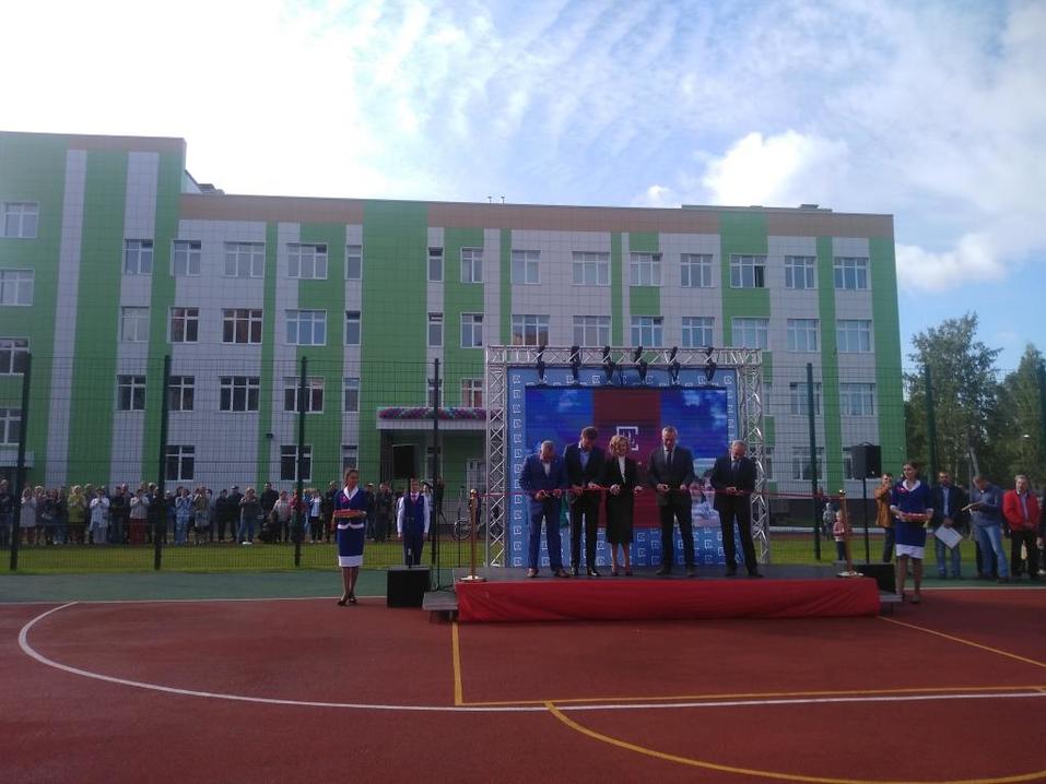 Крупный инвестпроект завершен: «Стрижи» открыли обновленную школу в своем микрорайоне 4 Крупный инвестпроект завершен: «Стрижи» открыли обновленную школу в своем микрорайоне 4